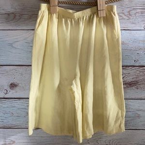 18 yellow Bermuda shorts By Blair. Elastic waist..